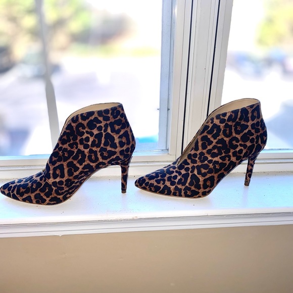 Jessica Simpson Leopard Pointed toe bootie - Picture 3 of 6